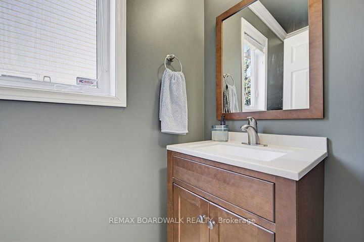 Photo 8 at 10 Valemont Street, Nepean (Barrhaven East), Ottawa