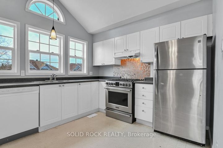 Photo 3 at 33 Boulder Way, Nepean (Longfields), Ottawa