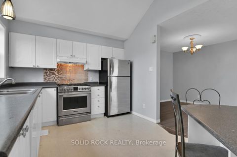 Photo 4 at 33 Boulder Way, Nepean (Longfields), Ottawa