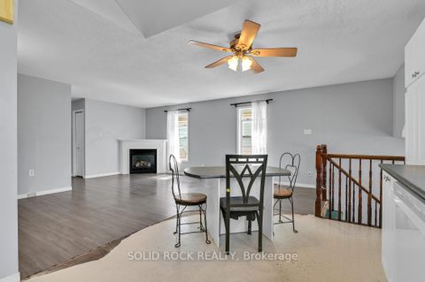 Photo 7 at 33 Boulder Way, Nepean (Longfields), Ottawa