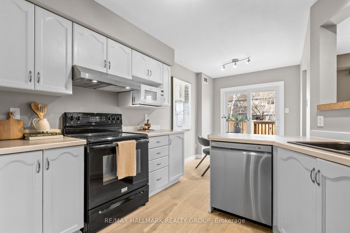 Photo 11 at 25 Oriska Way, Nepean (Longfields), Ottawa