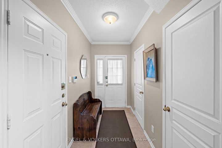 Photo 2 at 25 Goldthorpe Private, Nepean (Stonebridge), Ottawa