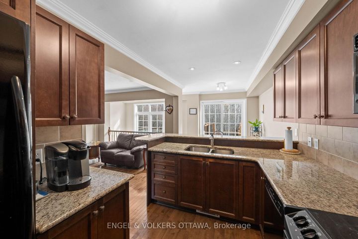 Photo 9 at 25 Goldthorpe Private, Nepean (Stonebridge), Ottawa
