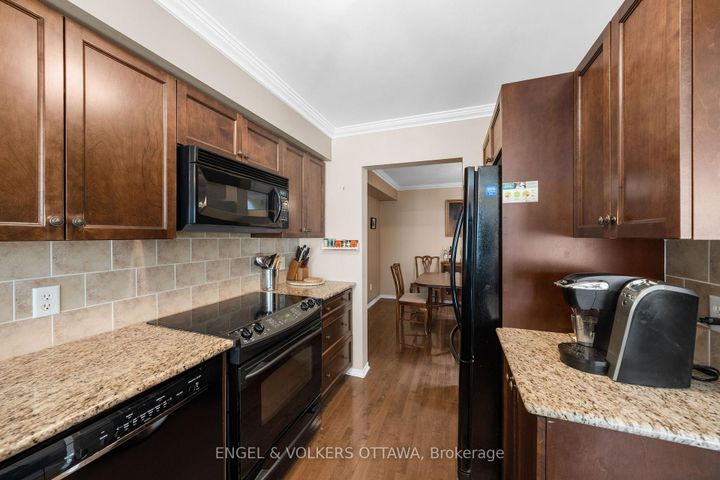 Photo 10 at 25 Goldthorpe Private, Nepean (Stonebridge), Ottawa