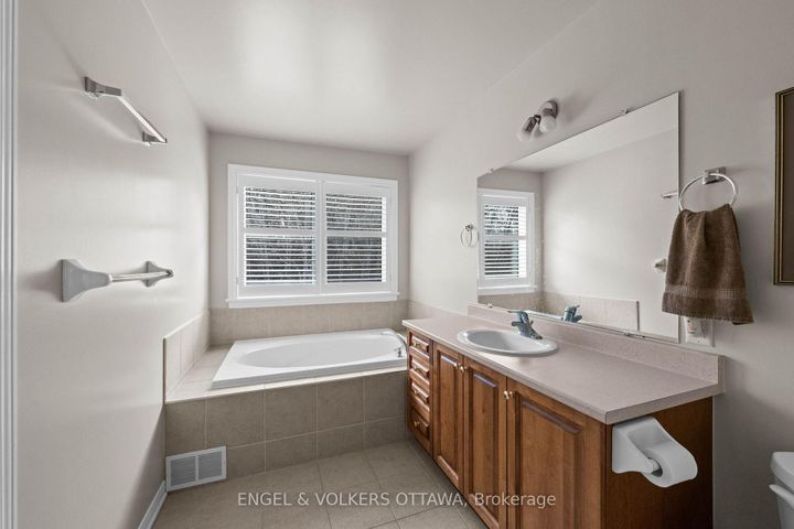 Photo 15 at 25 Goldthorpe Private, Nepean (Stonebridge), Ottawa