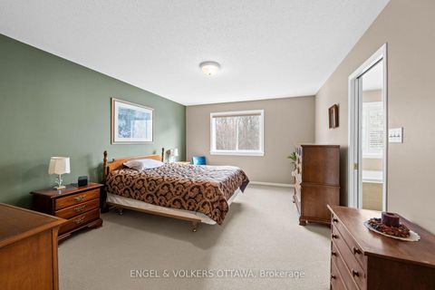 Photo 13 at 25 Goldthorpe Private, Nepean (Stonebridge), Ottawa