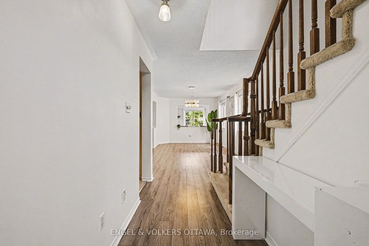 Photo 4 at 135 Lockhaven Private, Nepean (Stonebridge), Ottawa