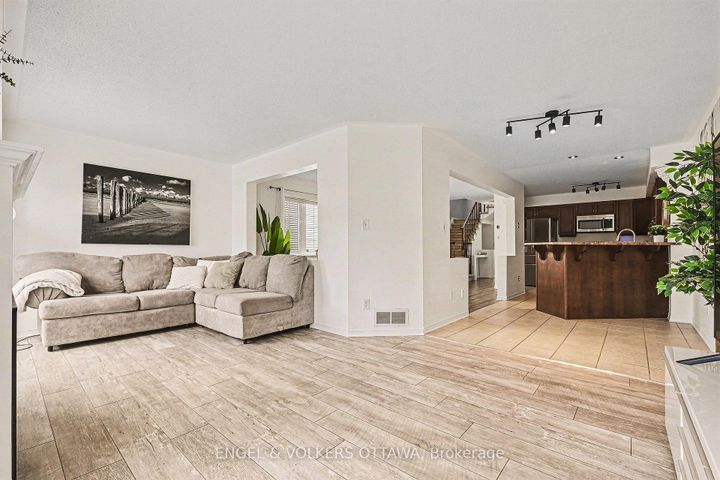 Photo 6 at 135 Lockhaven Private, Nepean (Stonebridge), Ottawa