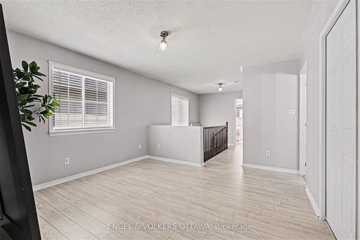 Photo 13 at 135 Lockhaven Private, Nepean (Stonebridge), Ottawa