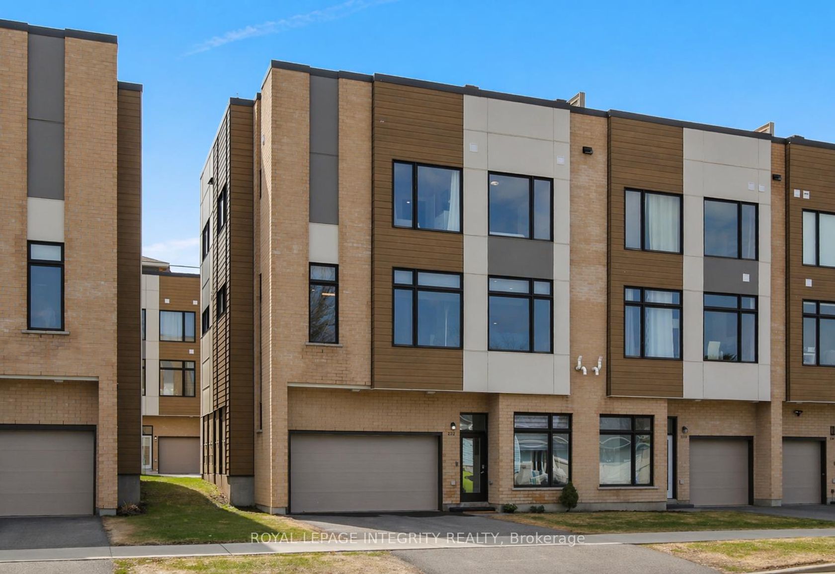 2722 Draper Avenue, Nepean (Redwood Park), Ottawa 