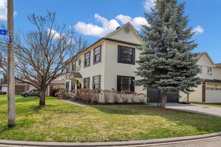 Photo 2 at 30 Birkett Street, Nepean (Heritage Park), Ottawa