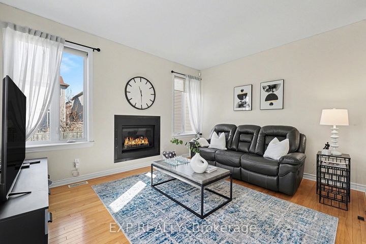 Photo 4 at 282 Broxburn Crescent, Nepean (Heritage Park), Ottawa