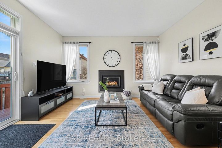 Photo 5 at 282 Broxburn Crescent, Nepean (Heritage Park), Ottawa