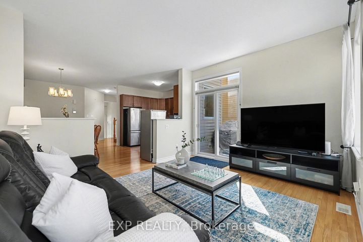 Photo 6 at 282 Broxburn Crescent, Nepean (Heritage Park), Ottawa