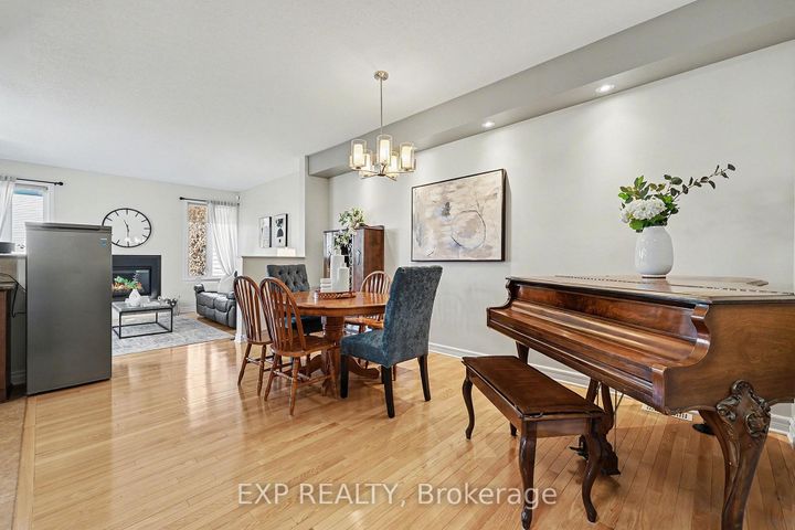 Photo 7 at 282 Broxburn Crescent, Nepean (Heritage Park), Ottawa