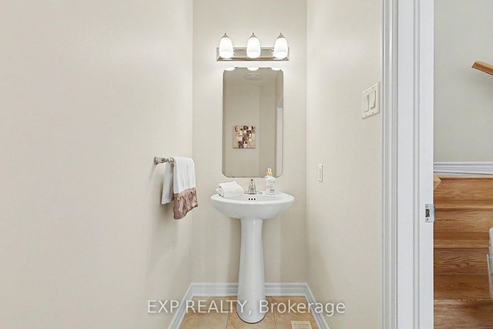 Photo 13 at 282 Broxburn Crescent, Nepean (Heritage Park), Ottawa