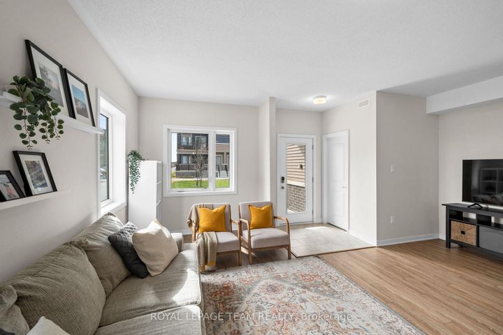 Photo 7 at 722 Parnian Private, Nepean (Half Moon Bay), Ottawa