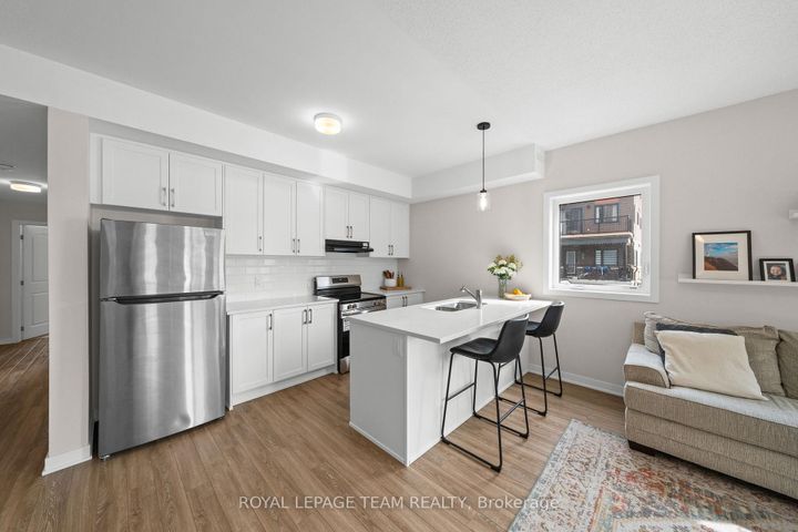 Photo 9 at 722 Parnian Private, Nepean (Half Moon Bay), Ottawa