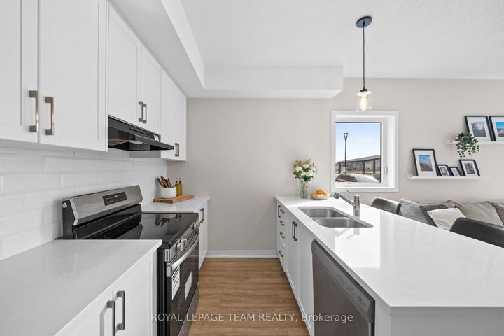 Photo 11 at 722 Parnian Private, Nepean (Half Moon Bay), Ottawa