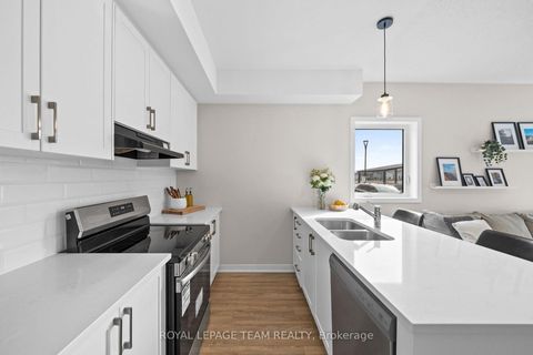 Photo 11 at 722 Parnian Private, Nepean (Half Moon Bay), Ottawa
