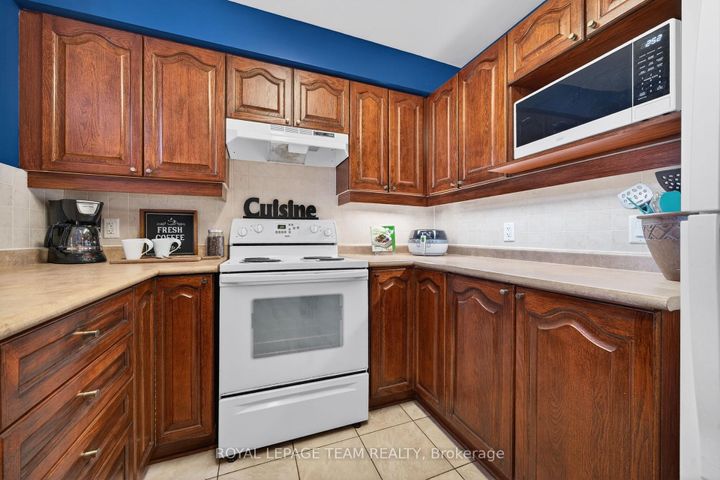 Photo 9 at 811 - 120 Grant Carman Drive, Nepean (Mooneys Bay/Revelstoke), Ottawa