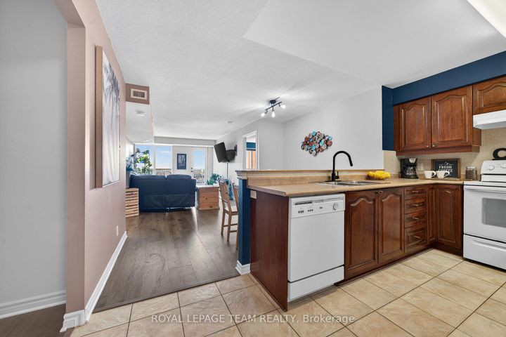 Photo 13 at 811 - 120 Grant Carman Drive, Nepean (Mooneys Bay/Revelstoke), Ottawa