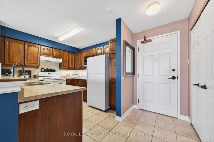 Photo 14 at 811 - 120 Grant Carman Drive, Nepean (Mooneys Bay/Revelstoke), Ottawa