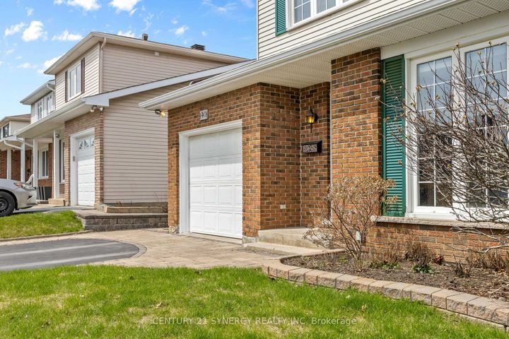 Photo 2 at 40 Brockington Crescent, Nepean (Tanglewood), Ottawa