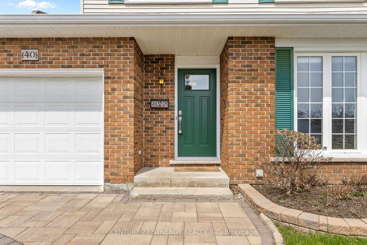 Photo 3 at 40 Brockington Crescent, Nepean (Tanglewood), Ottawa
