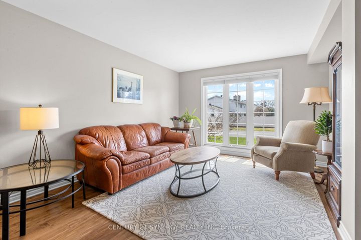 Photo 5 at 40 Brockington Crescent, Nepean (Tanglewood), Ottawa