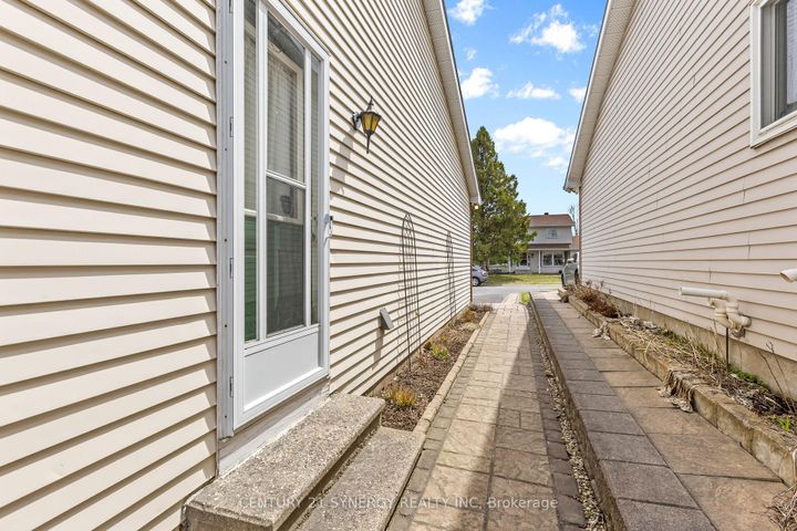 Photo 48 at 40 Brockington Crescent, Nepean (Tanglewood), Ottawa