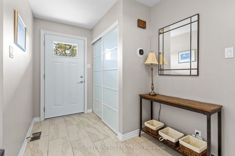 Photo 4 at 40 Brockington Crescent, Nepean (Tanglewood), Ottawa