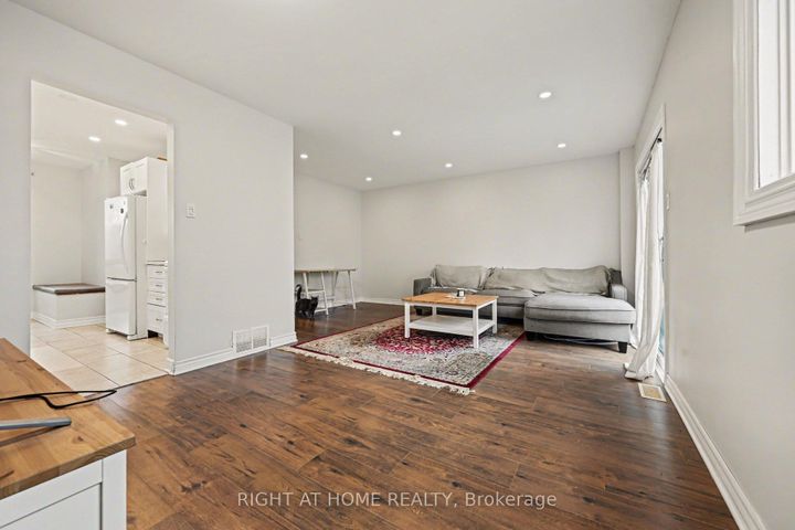 Photo 5 at 6 Wolfgang Drive, Nepean (Knollsbrook), Ottawa