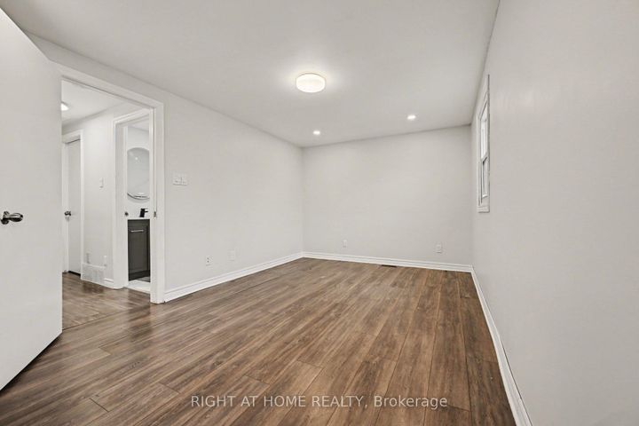 Photo 11 at 6 Wolfgang Drive, Nepean (Knollsbrook), Ottawa