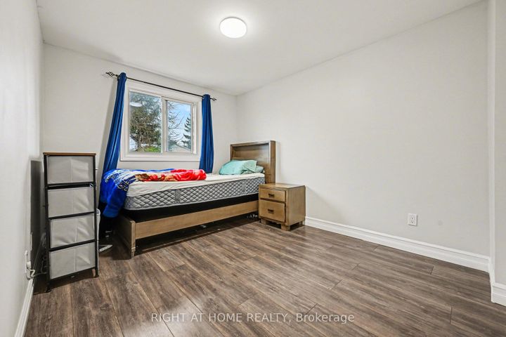 Photo 14 at 6 Wolfgang Drive, Nepean (Knollsbrook), Ottawa