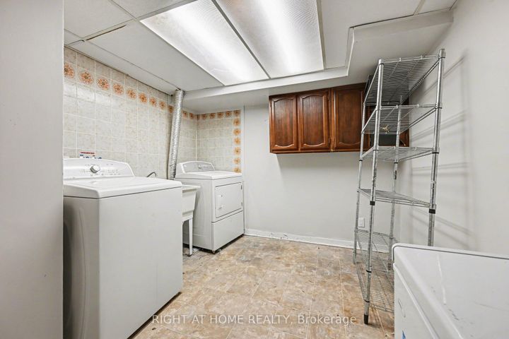 Photo 15 at 6 Wolfgang Drive, Nepean (Knollsbrook), Ottawa