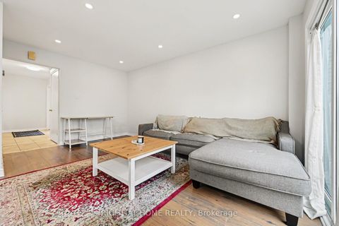 Photo 3 at 6 Wolfgang Drive, Nepean (Knollsbrook), Ottawa