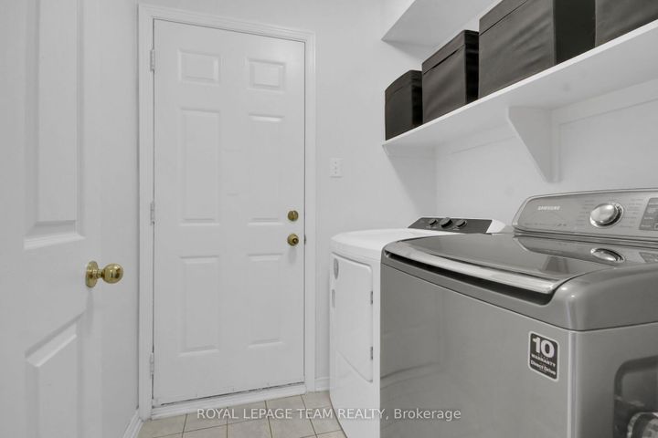 Photo 14 at 207 Beatrice Drive, Nepean (Longfields), Ottawa