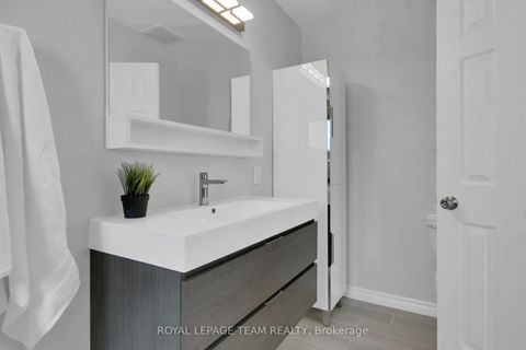 Photo 19 at 207 Beatrice Drive, Nepean (Longfields), Ottawa