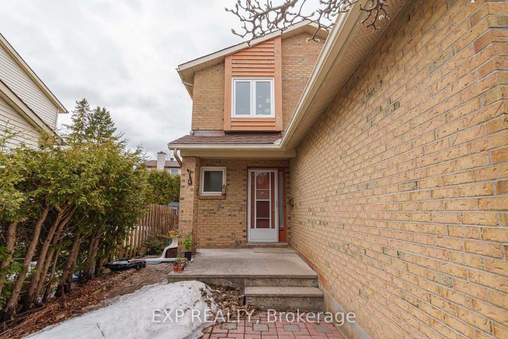 Photo 1 at 31 Coolspring Crescent, Nepean (Borden Farm/Stewart Farm/Carleton Heights/Parkwood Hills), Ottawa