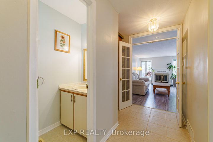 Photo 2 at 31 Coolspring Crescent, Nepean (Borden Farm/Stewart Farm/Carleton Heights/Parkwood Hills), Ottawa