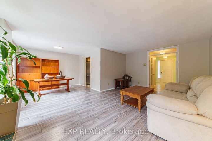 Photo 7 at 31 Coolspring Crescent, Nepean (Borden Farm/Stewart Farm/Carleton Heights/Parkwood Hills), Ottawa