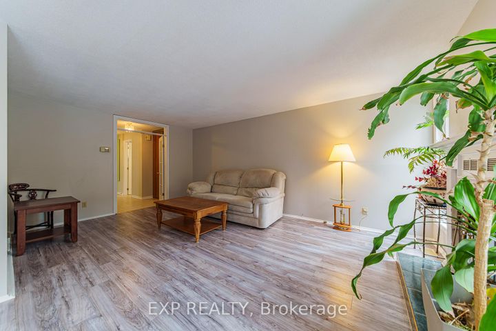 Photo 8 at 31 Coolspring Crescent, Nepean (Borden Farm/Stewart Farm/Carleton Heights/Parkwood Hills), Ottawa