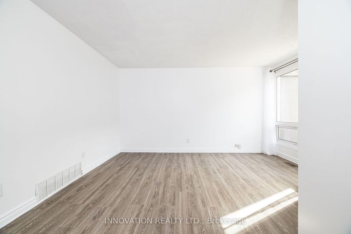 Photo 6 at 338 Woodfield Drive, Nepean (Tanglewood), Ottawa