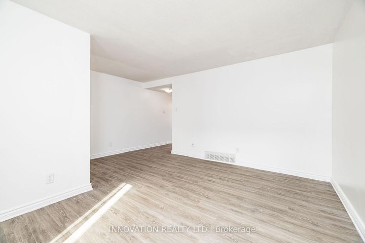 Photo 8 at 338 Woodfield Drive, Nepean (Tanglewood), Ottawa