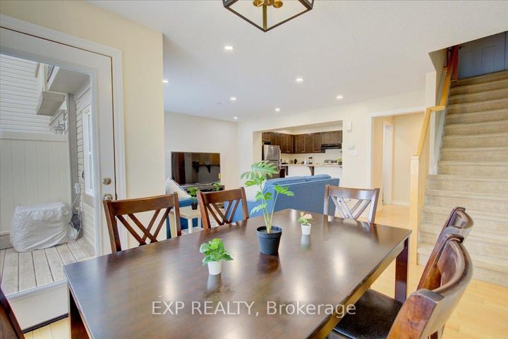 Photo 5 at 461 MEADOWHAWK Crescent, Nepean (Half Moon Bay), Ottawa