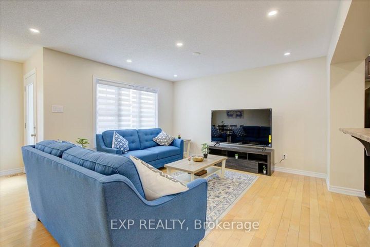 Photo 7 at 461 MEADOWHAWK Crescent, Nepean (Half Moon Bay), Ottawa