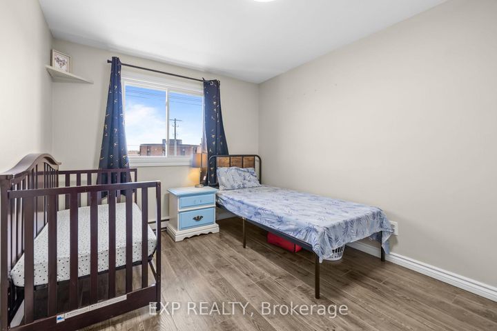 Photo 10 at I - 5 BANNER Road, Nepean (Sheahan Estates/Trend Village), Ottawa