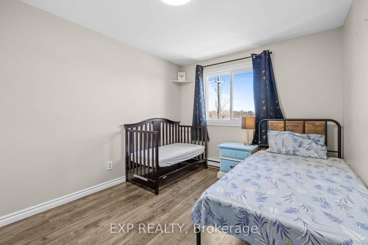 Photo 11 at I - 5 BANNER Road, Nepean (Sheahan Estates/Trend Village), Ottawa