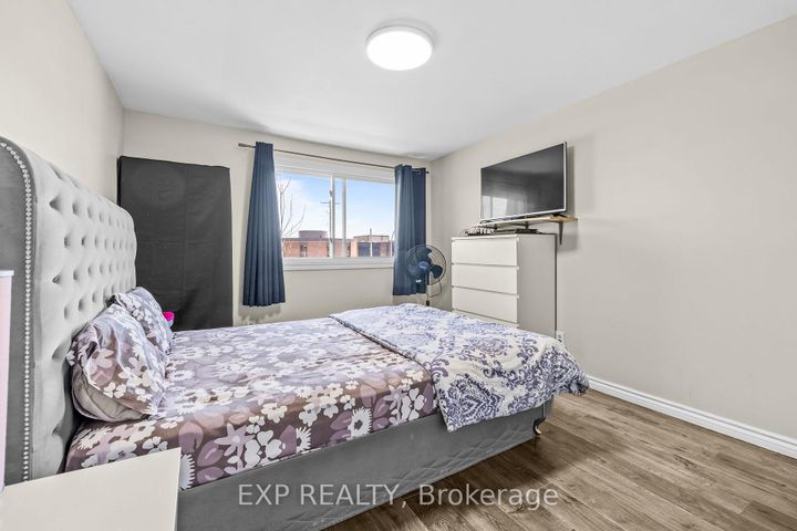 Photo 14 at I - 5 BANNER Road, Nepean (Sheahan Estates/Trend Village), Ottawa